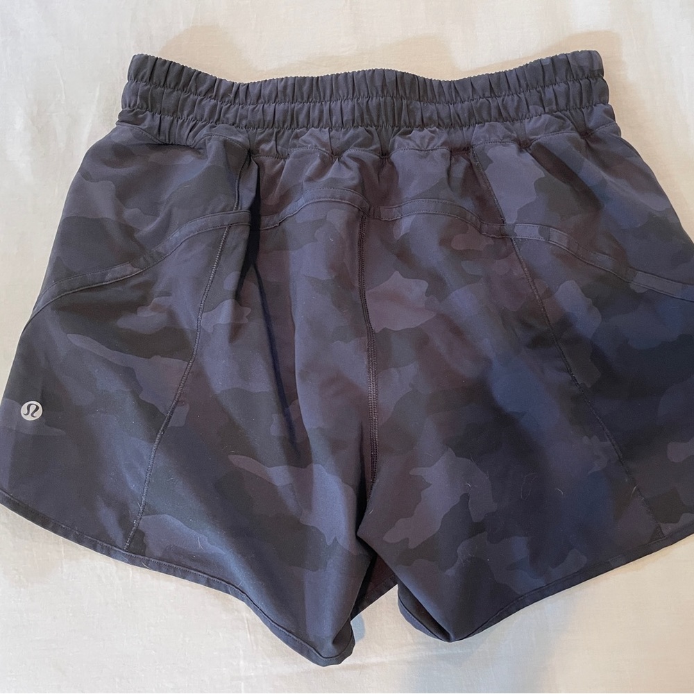 🖤💜Lululemon Track That Short 5" - Size 10 - Incognito Camo Multi Grey